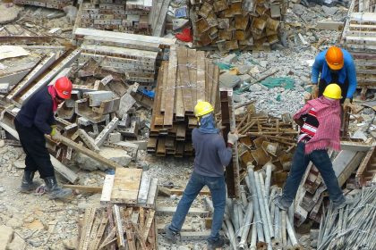 marches-construction-feraille-equipe