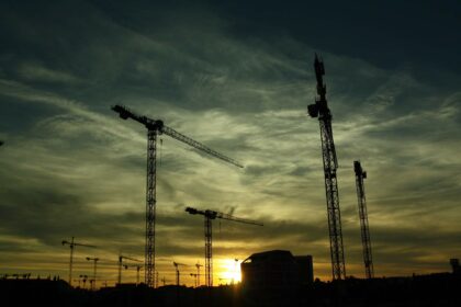 marches-construction-grue