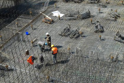 marches-construction-maçon-equipe