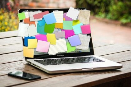 ORDINATEUR POST-IT